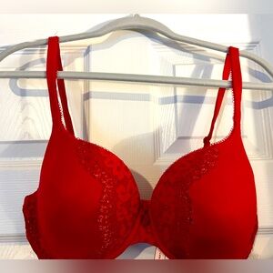 Body by Victoria perfect shape! Christmas red the foil lace detail- EUC Size 36D
